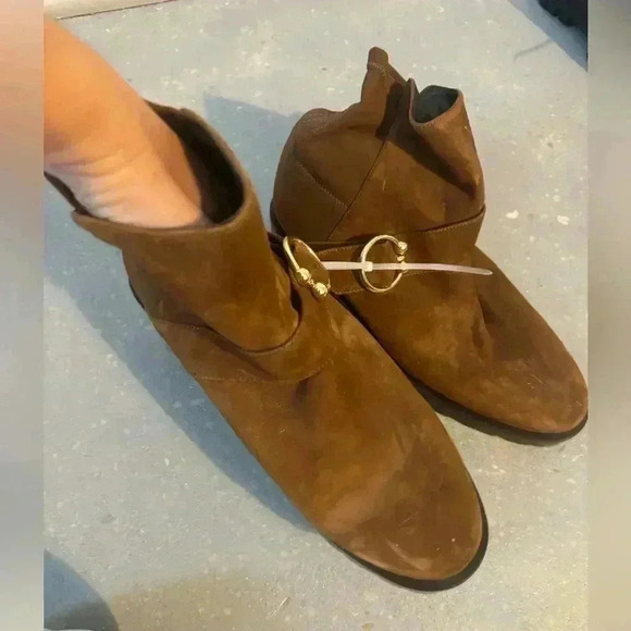 STUART WEITZMAN
Luxering Booties - Picture 3 of 10